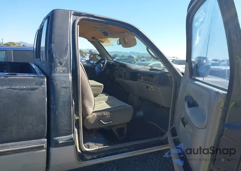 1995 Dodge Ram 2500 из США, поврежденный, VIN 1B7KF26W3SS313260